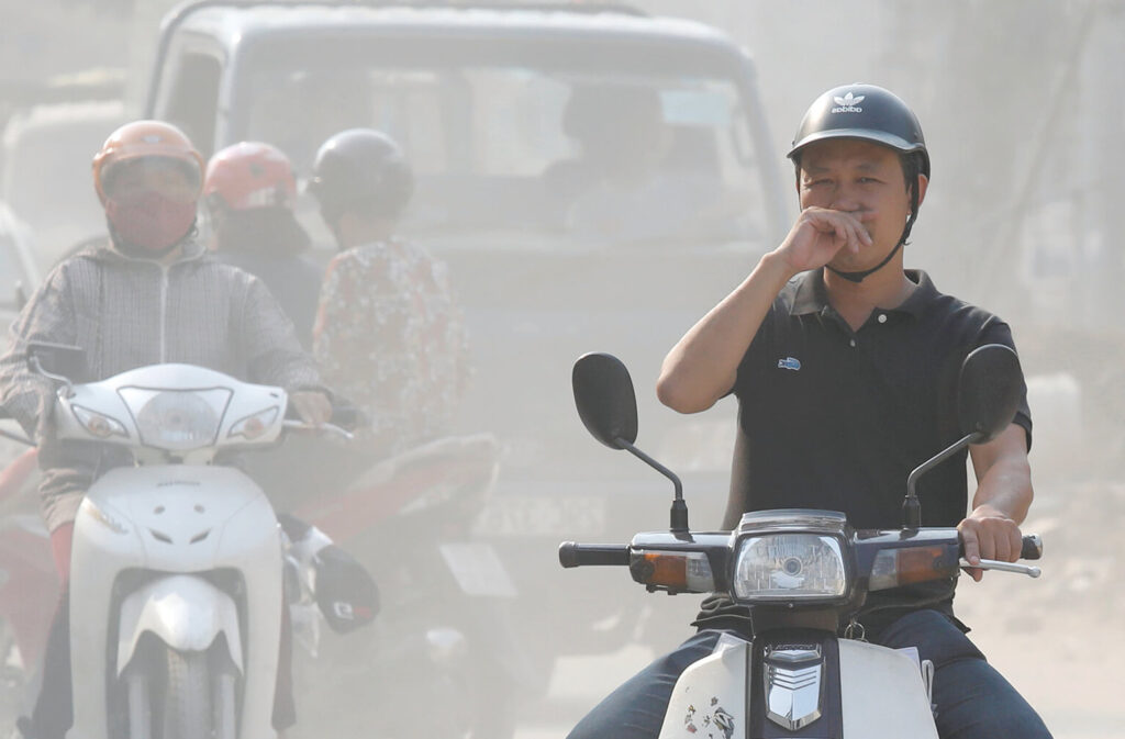 Severe smog on the streets of Hanoi