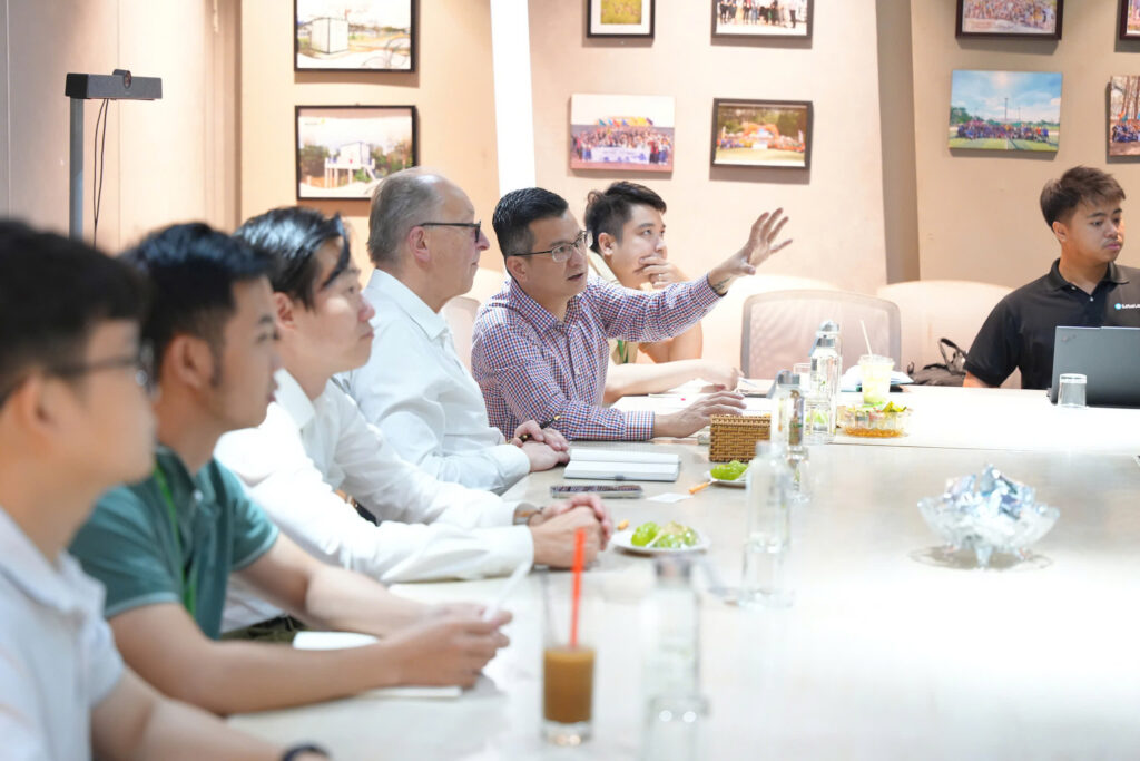 Buổi làm việc diễn ra trong không khí sôi nổi